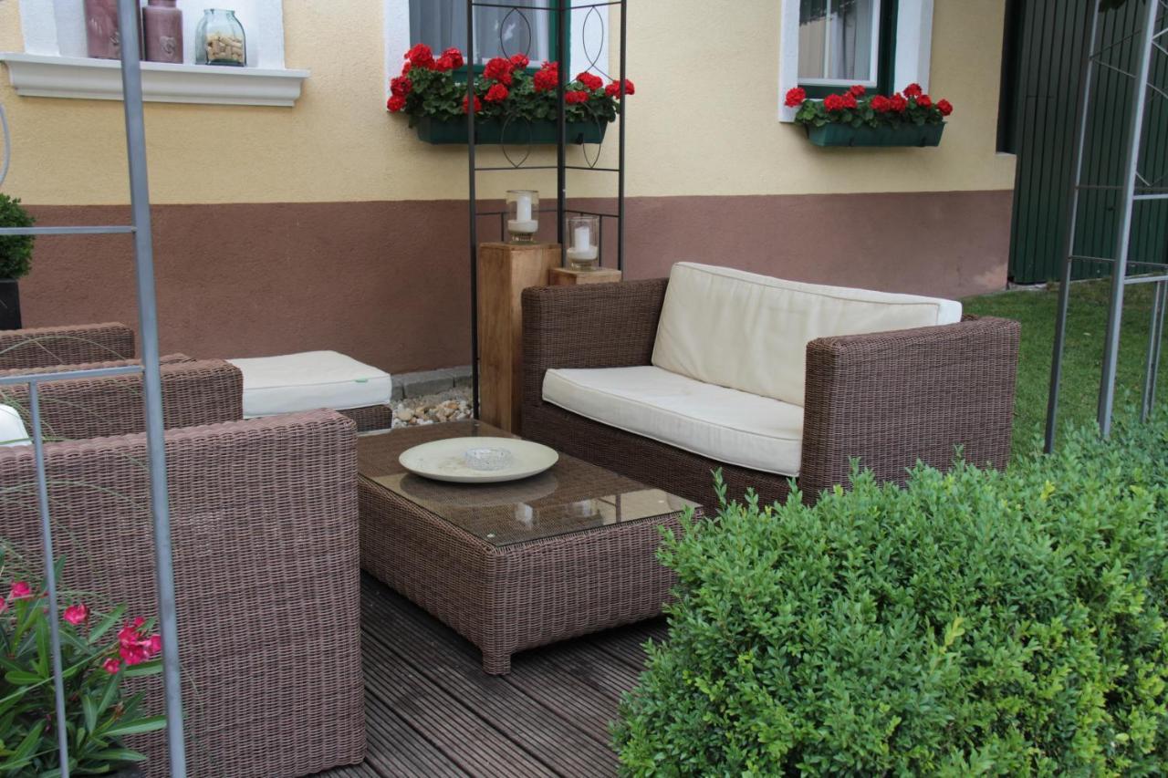 Weingut & Gastezimmer Edelmann Goettlesbrunn Экстерьер фото